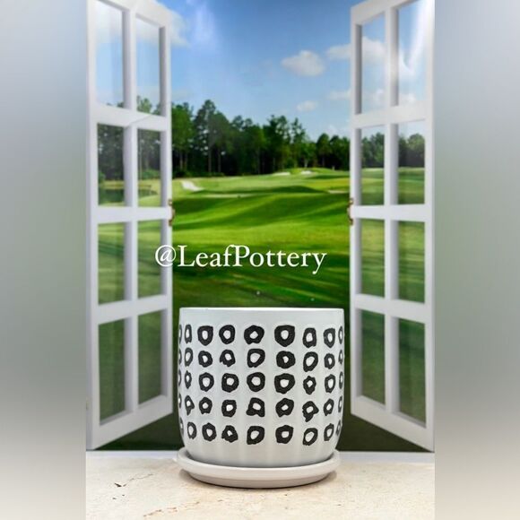 White Panther (MD) Ceramic Planter Pot with Saucer Attached - Picture 1 of 9